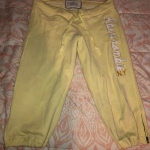 Capri Aeropostale Yellow sweatpants